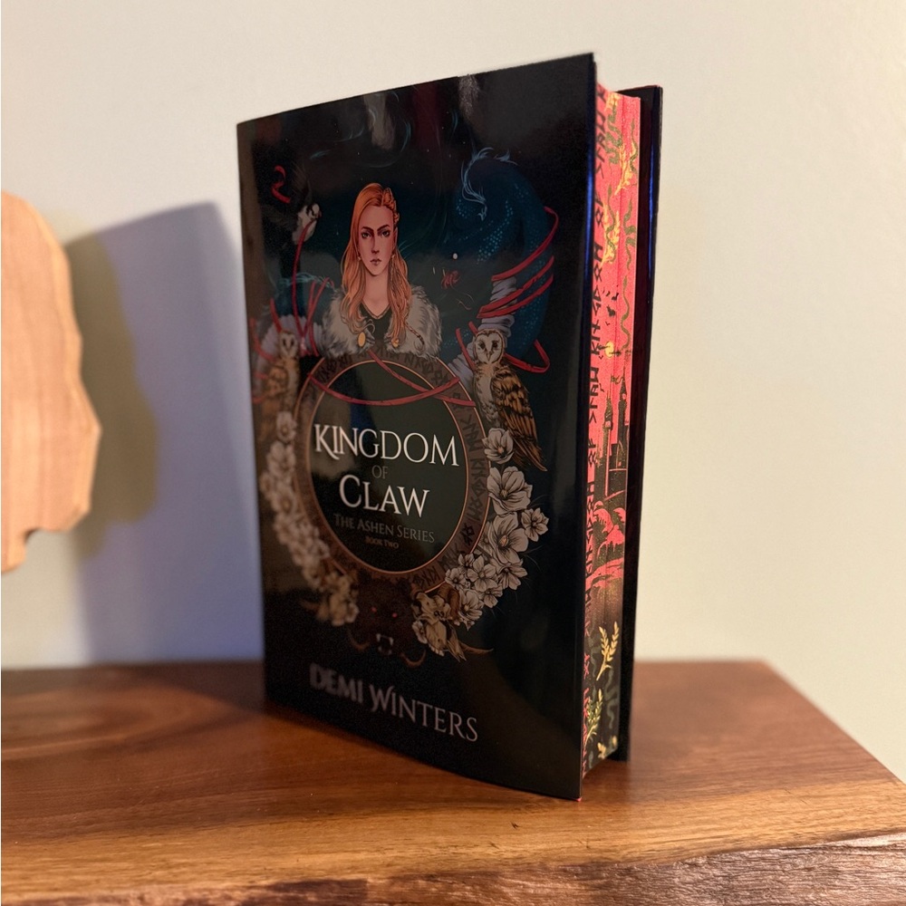 Kingdom of Claw - custom sprayed edges